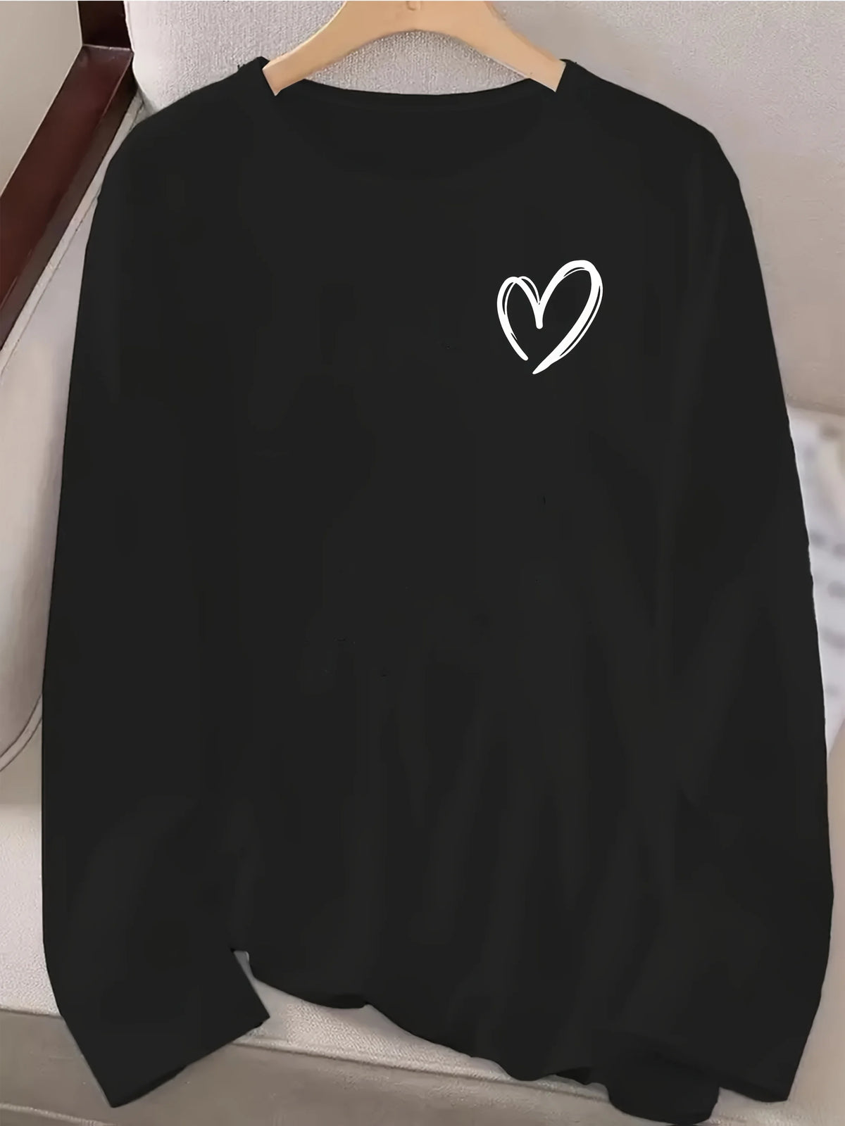 [ T-Shirt]  Oversized Long-Sleeve T-Shirt for Women - Black with White Heart Design - Relaxed Round Neckline - Moderate Stretch