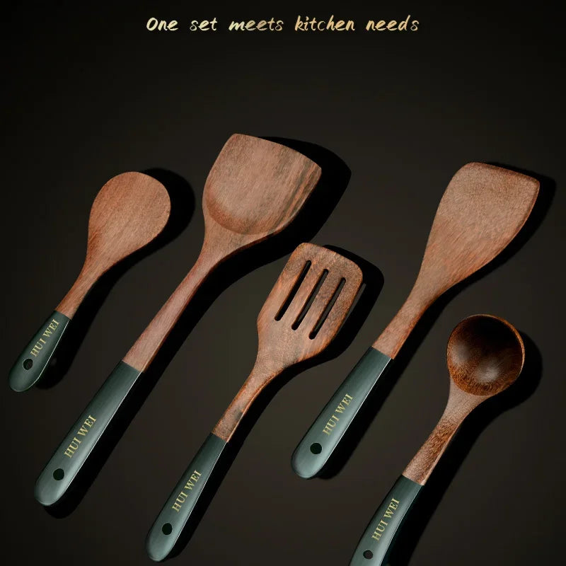 A set of wooden kitchen utensils such as spatula, cooking special, household non-stick pan, heat-resistant and durable cookware